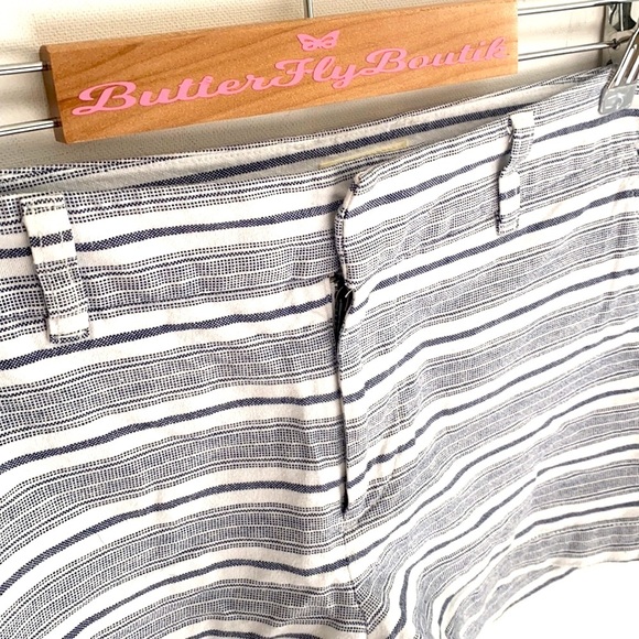 Khakis By Gap The 3” Inseam Short Blue White Chino Shorts, Size 8 - Picture 4 of 5